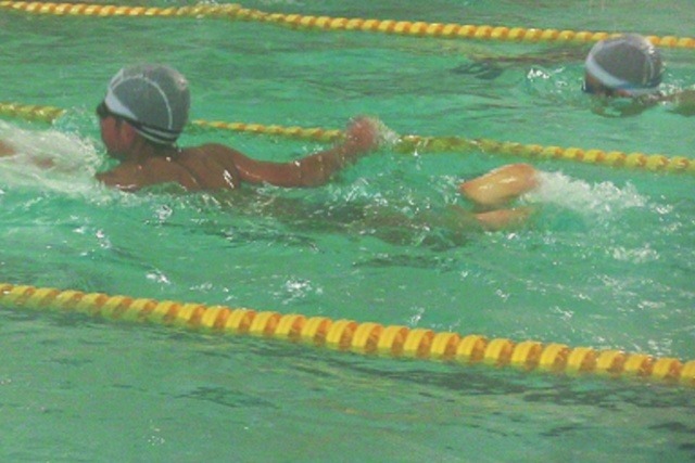 キック同期とテンポ管理で推進を底上げ